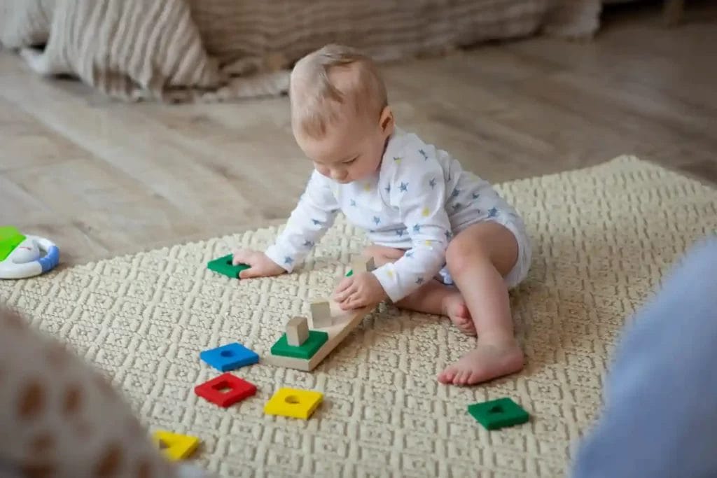 bayi bermain di playmat bayi