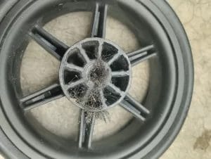 contoh roda stroller yang kotor