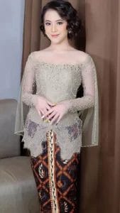 kebaya kerah square