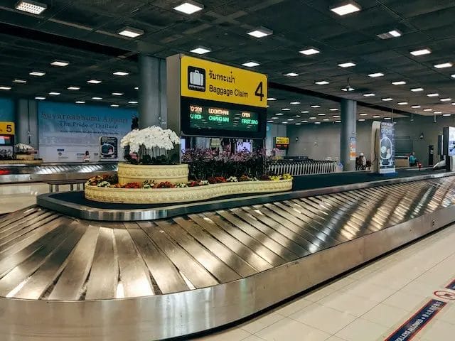 tempat checking tas di bandara