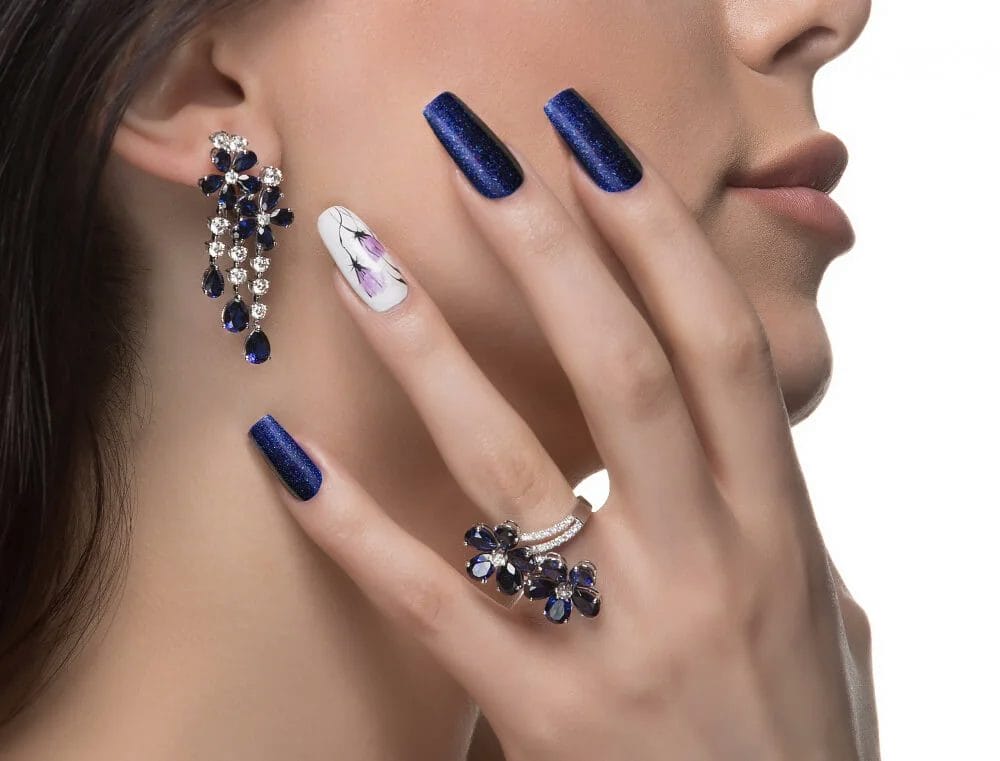 model nail art berwarna biru