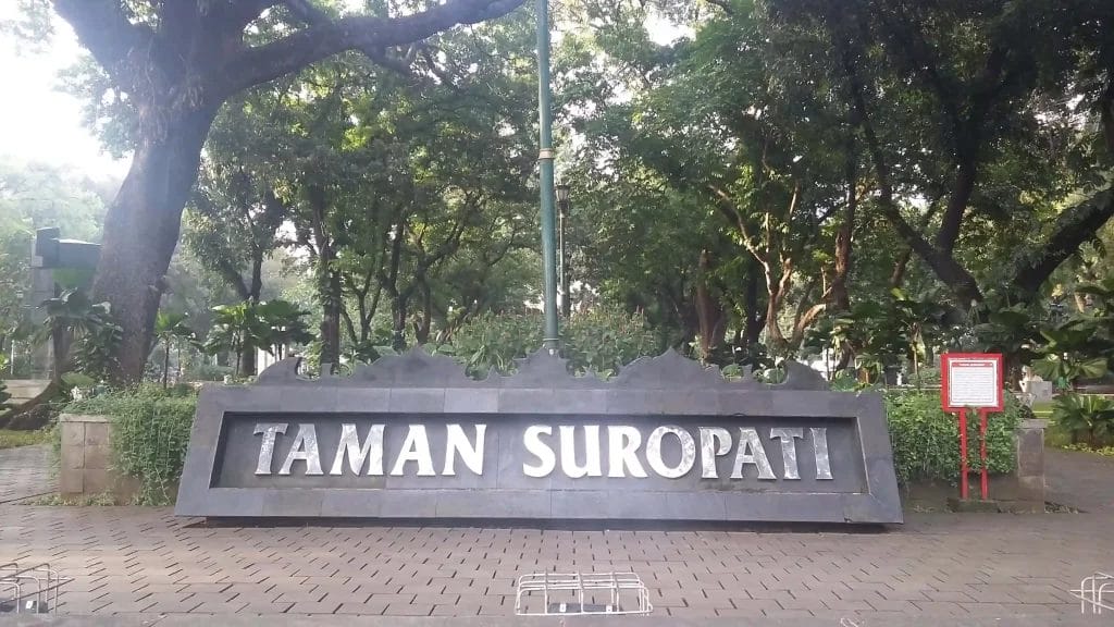 taman suropati jakarta