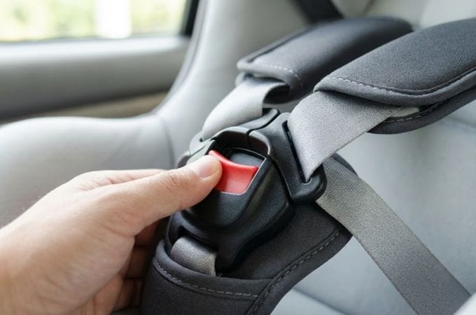 4. Mekanisme Buckle dan Strap